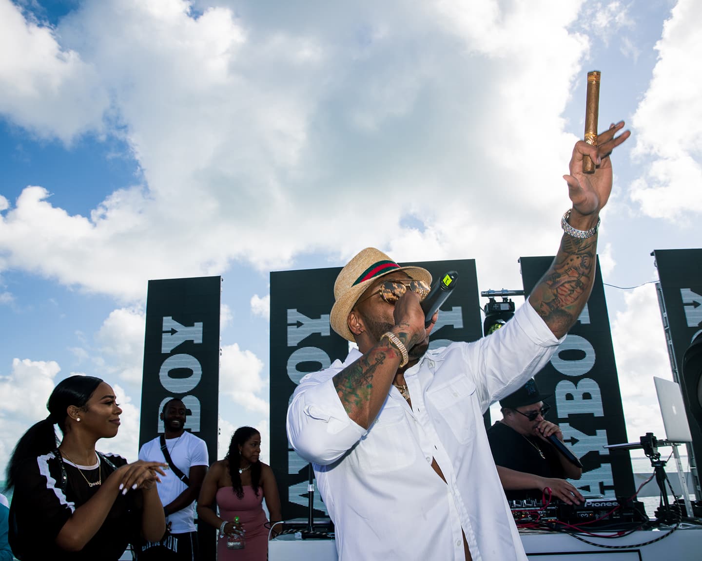 Die FantaSea Playboy Party in Miami ist auch musikalisch bestens besetzt... Flo...