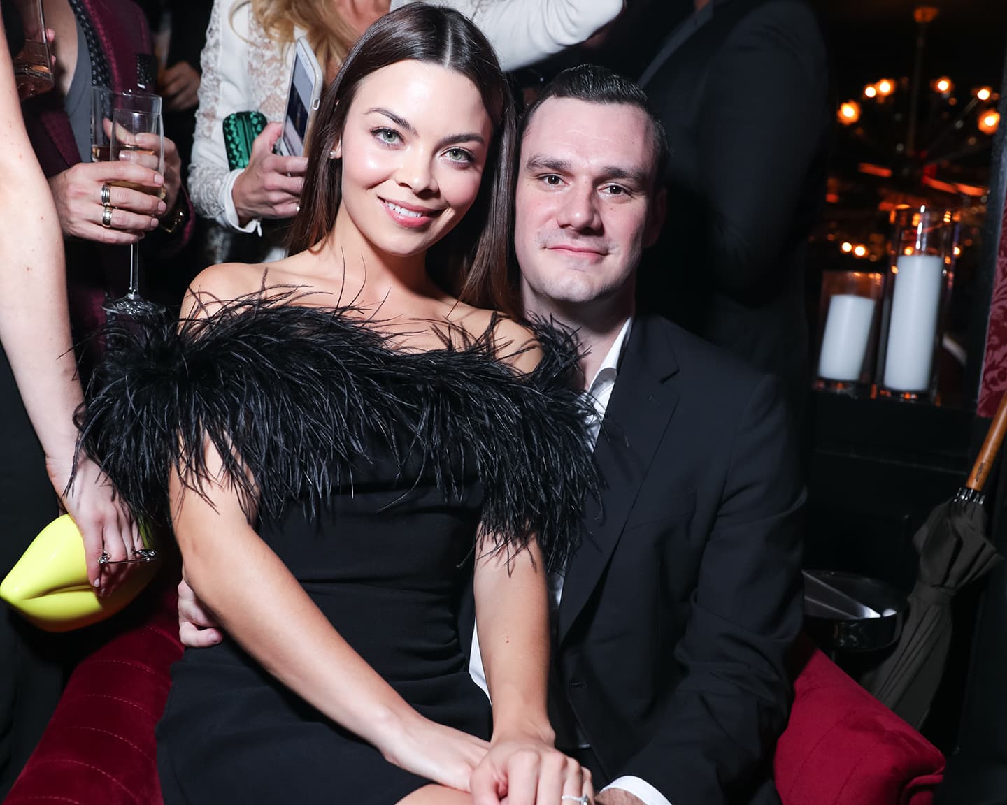 Mit Cooper Hefner und Scarlett Byrne kann die Party im Playboy Club...