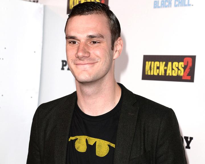 Wenn Playboy schon auf der Comic Con 2013 den Start von "Kick-Ass 2" präsentiert, muss Mr. Hefners Sohn, Cooper Hefner, selbstverständlich mitten dabei sein!