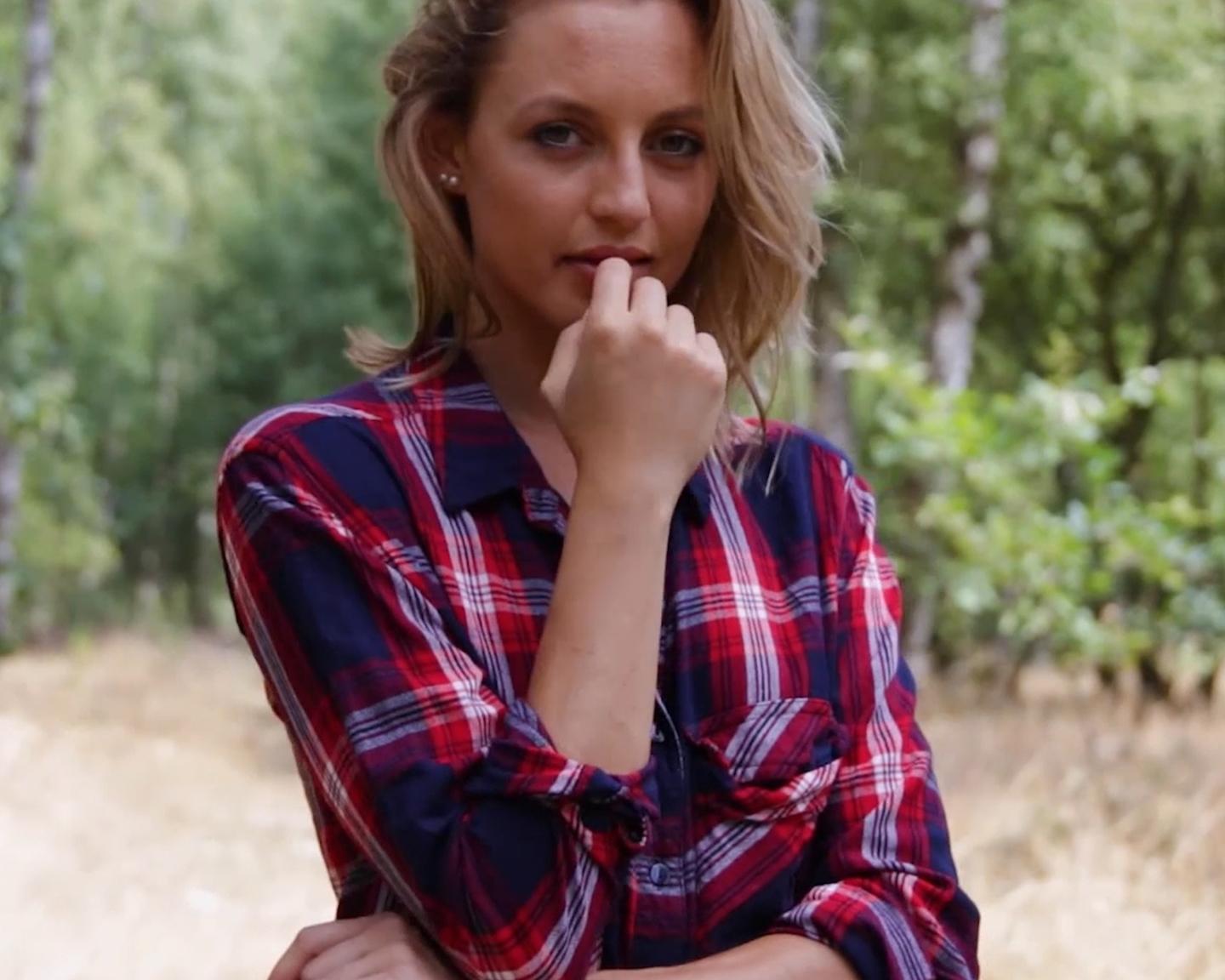 Playboy International (July Miller): Entspannung, Gelassenheit und ein zauberhaftes freches Lächeln, mit...