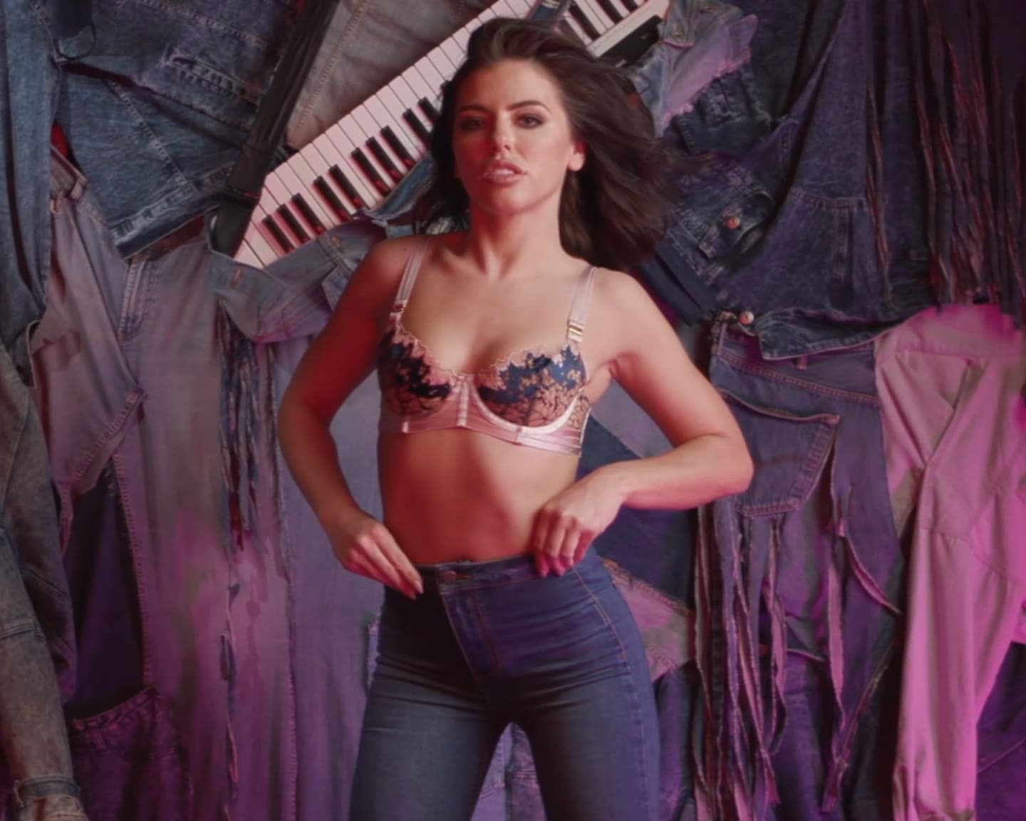 Playboy Adult Star (Adriana Chechik im Test der Zeit): "Nur ein Mädchen,...