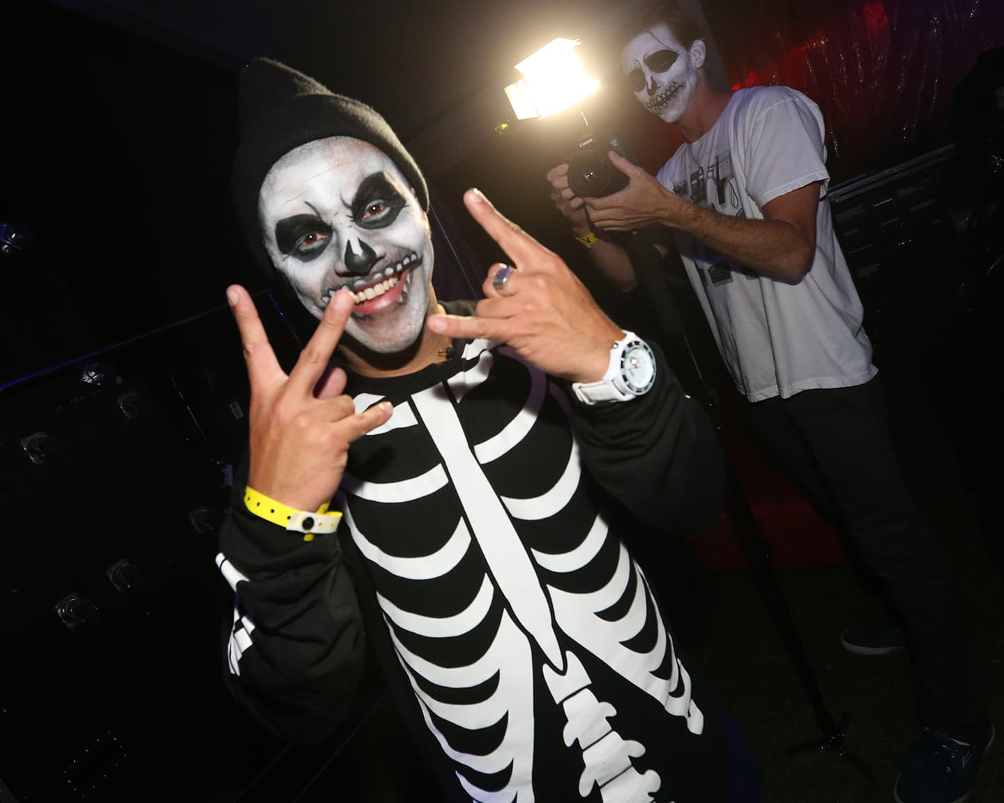 Happy Halloween bei Playboy, hier wird gefeiert bis die Leichen geweckt werden!