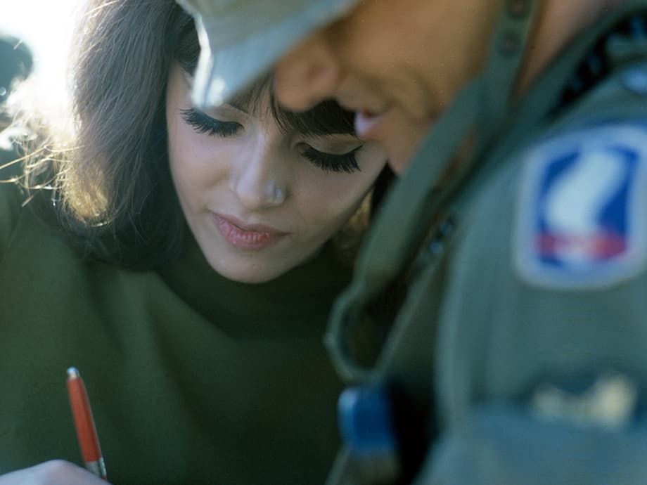 GI Jo: Die Geschichte des Besuchs eines Playmates in Vietnam im Jahr...