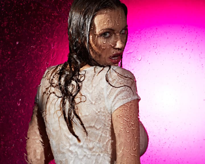 Der April verspricht Regen. Wenn es aber ein sexy Playboy Bunny namens...