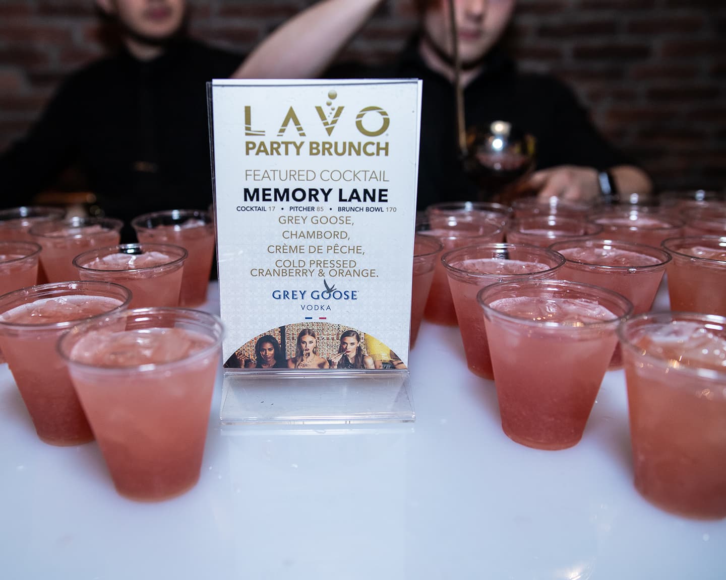 Willkommen beim LAVO Party Brunch mit Playboy