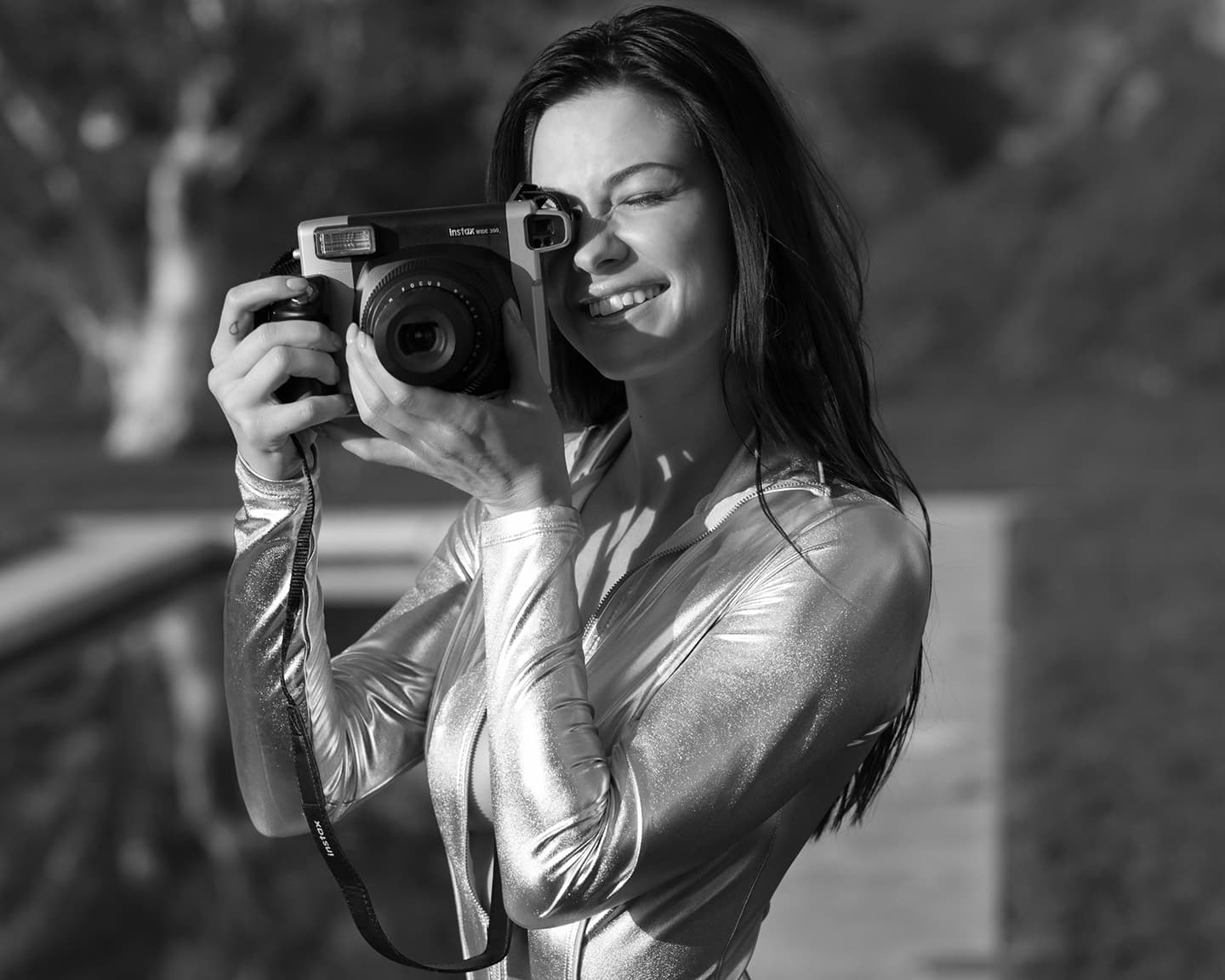 Mit dem Playmate des Monats März 2018 kommt vor und hinter der...