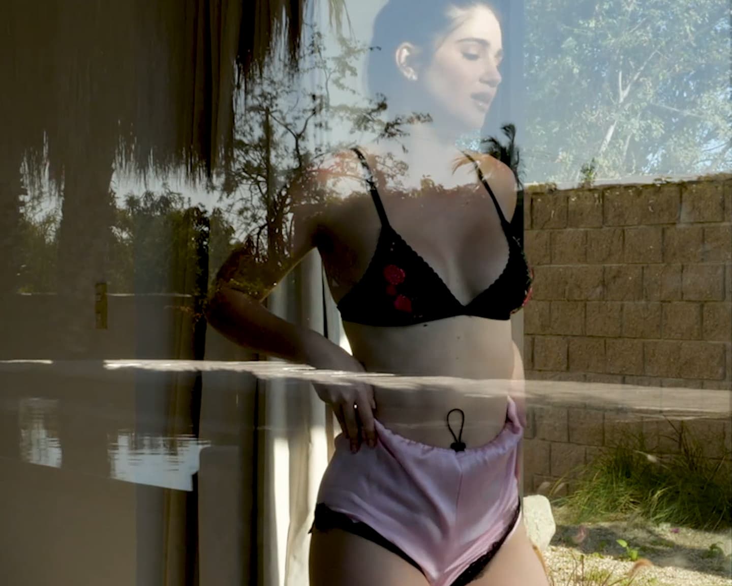 Playboy Muse (Rosé): Wache mit der wunderschönen Playboy Muse des Monats März...