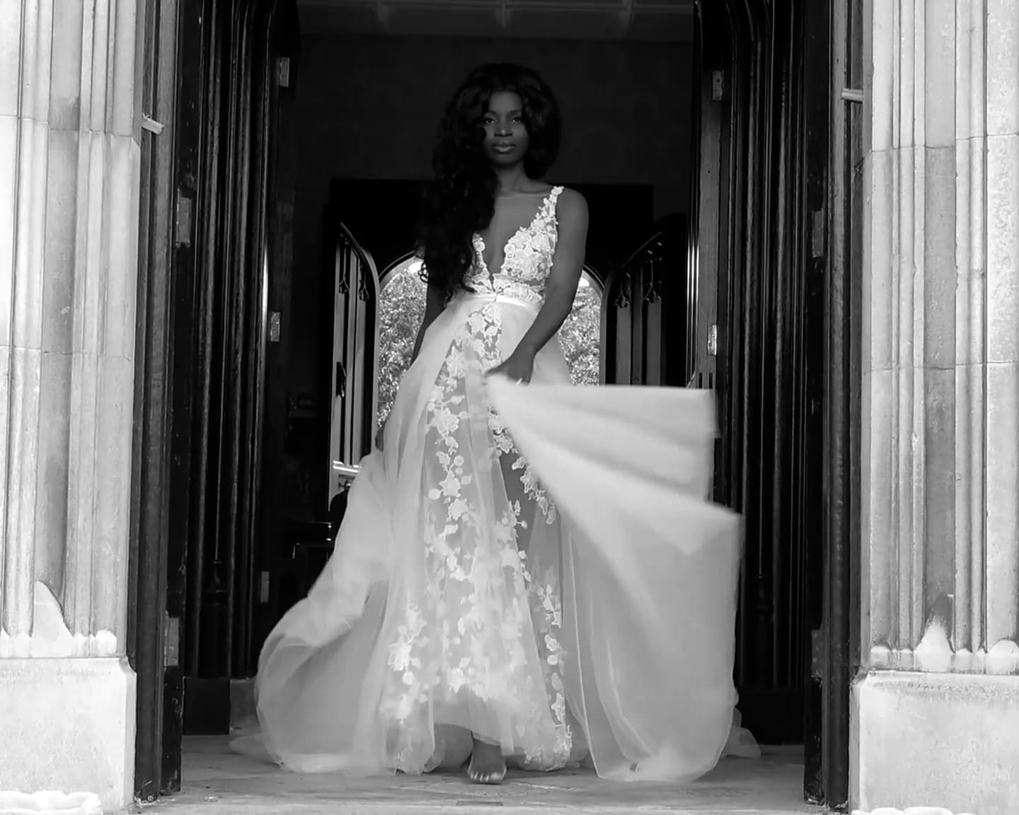 International (Irene Major für Playboy Czech Republic): „Ich sagte mir: Du hast es immer noch drauf‘, lacht International Playmate Irene Major. In ihrer romantischen Galerie und ihrem Video als Miss March 2021 für den Playboy Tschechien posiert Irene, ein bekanntes Model, Mutter, Sängerin und Aktivistin, für die Fotografin Veronika Marx. 