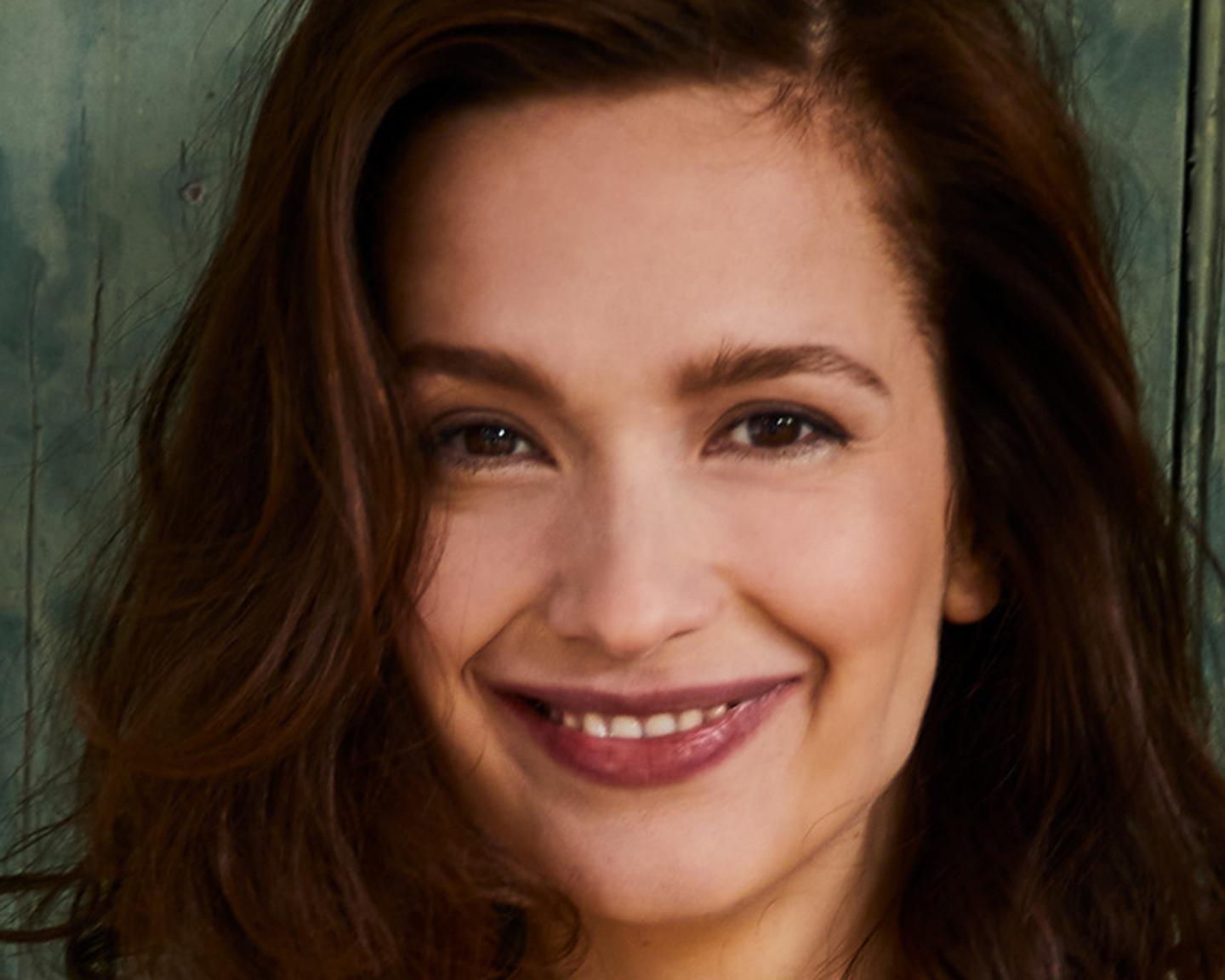 Mit diesem Lächeln hat sich sexy Uta Kargel AKA Lena Bachmann in die Herzen der GZSZ-Community gebracht!