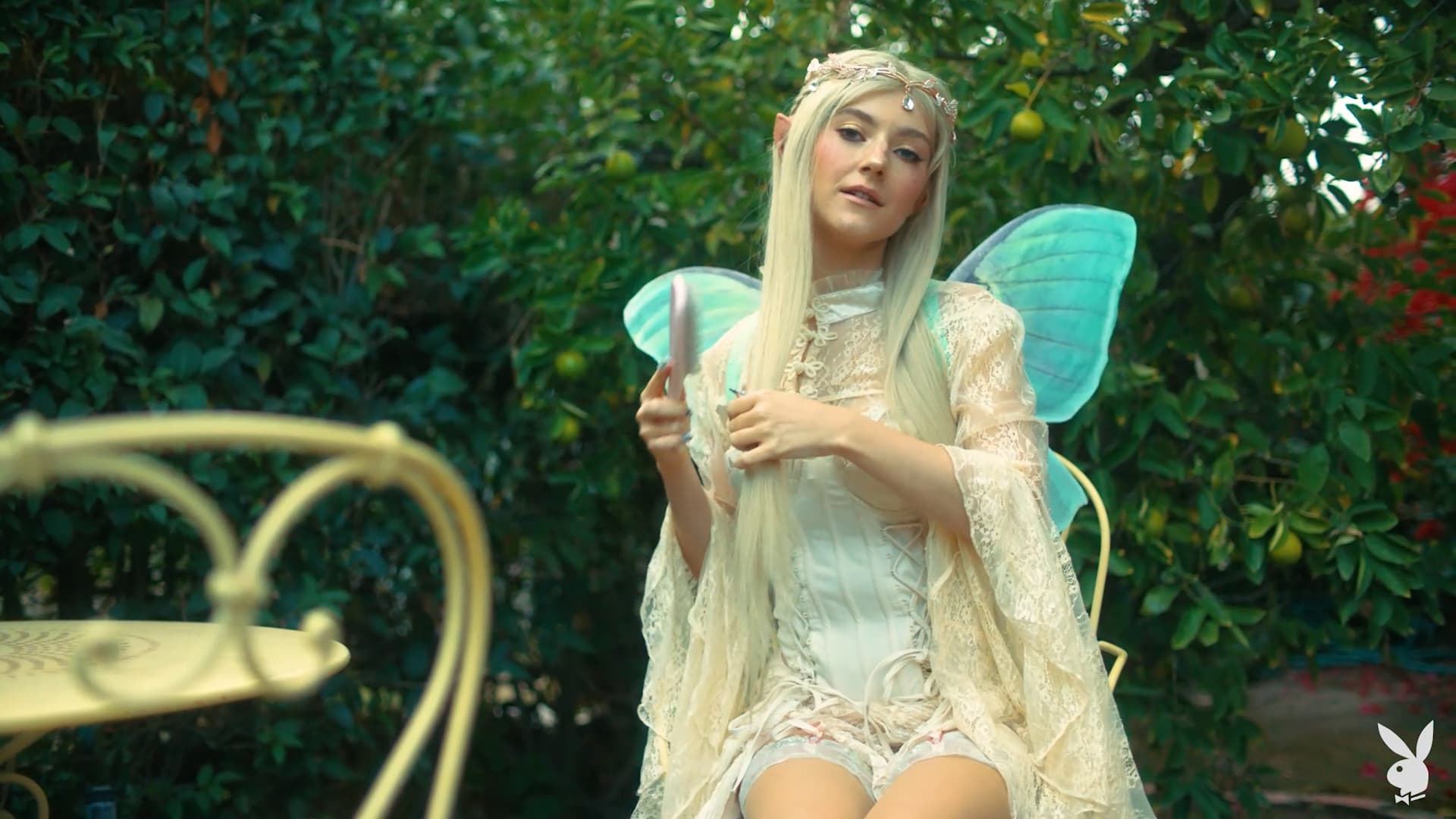 Eva Elfie in tiefster Fantasie