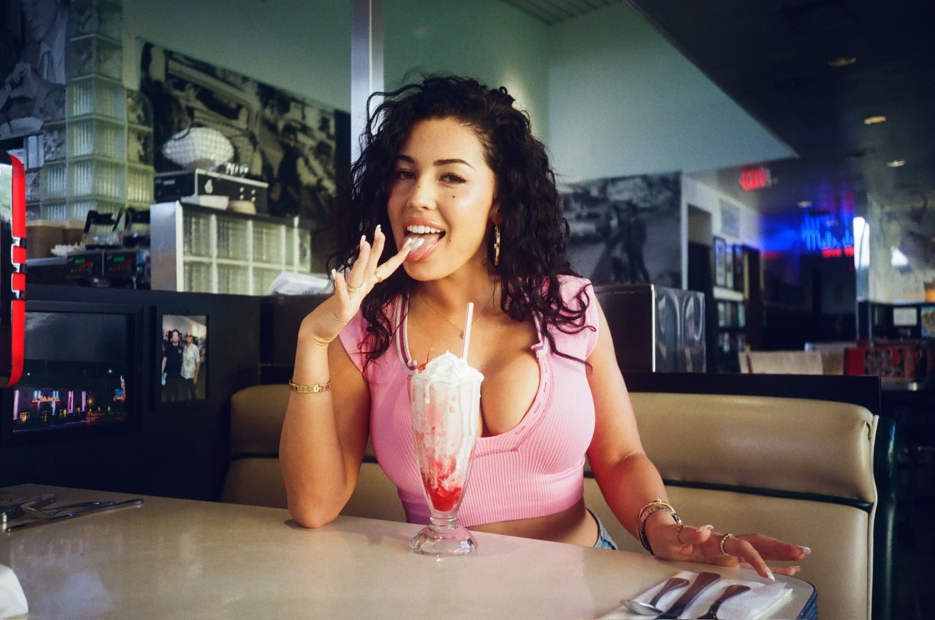 Cristiana Loves neue Single ist ausschließlich für Bösewichte