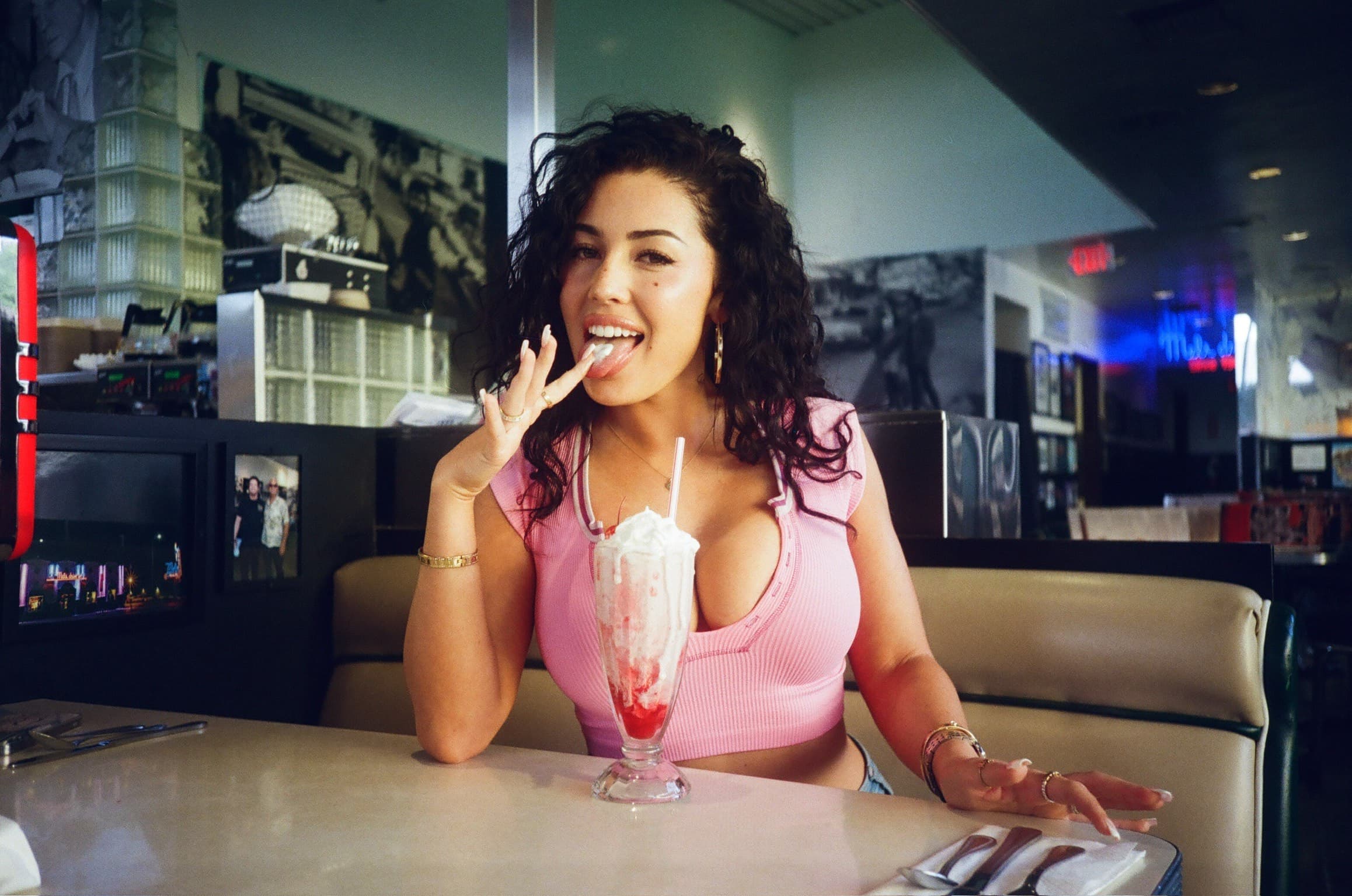 Cristiana Loves neue Single ist ausschließlich für Bösewichte