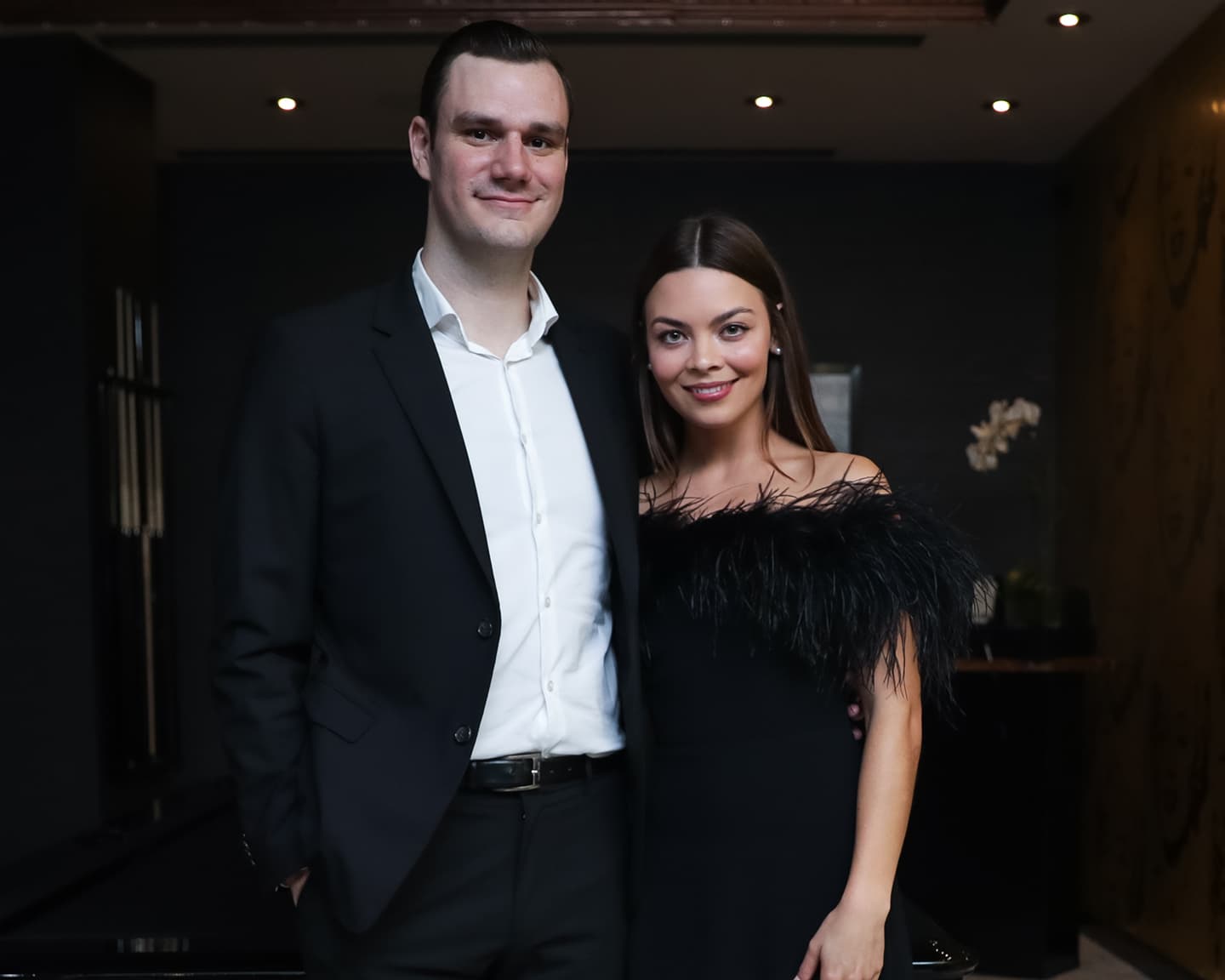 Cooper Hefner und Scarlett Byrne heißen Dich willkommen im Playboy Club New...