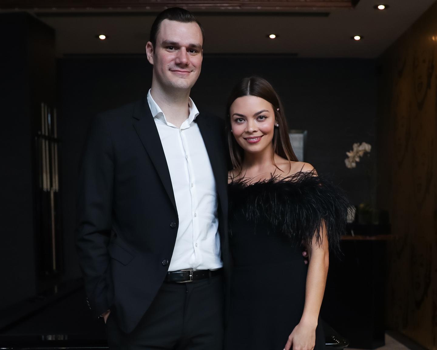 Cooper Hefner und Scarlett Byrne heißen Dich willkommen im Playboy Club New York