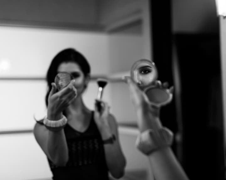 Wer sieht hier mehr, Du von der sexy Amanda Cerny oder sie...