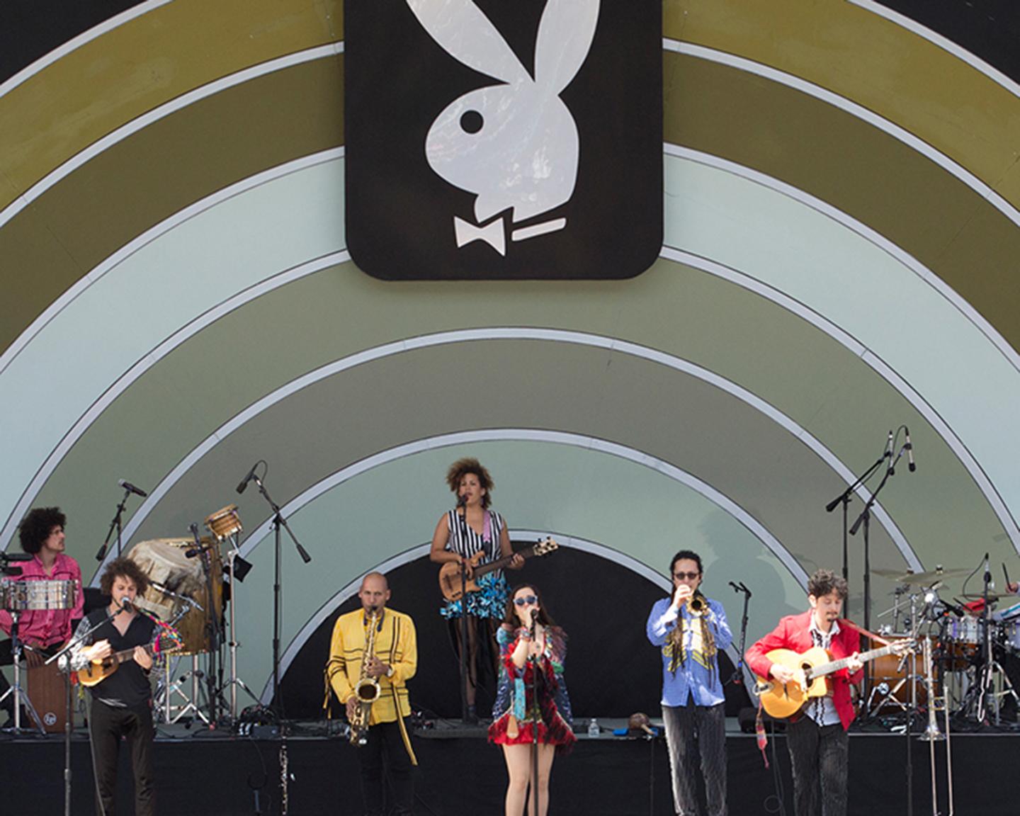 Playboy zelebriert zum 40. Male das Playboy Jazz Festival und diesesmal in Los Angeles mit der Band Monsieur Periné