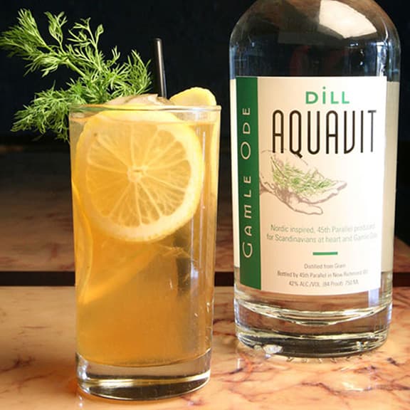 Aquavit, die skandinavische Spirituose, die Sie durch den Winter bringt