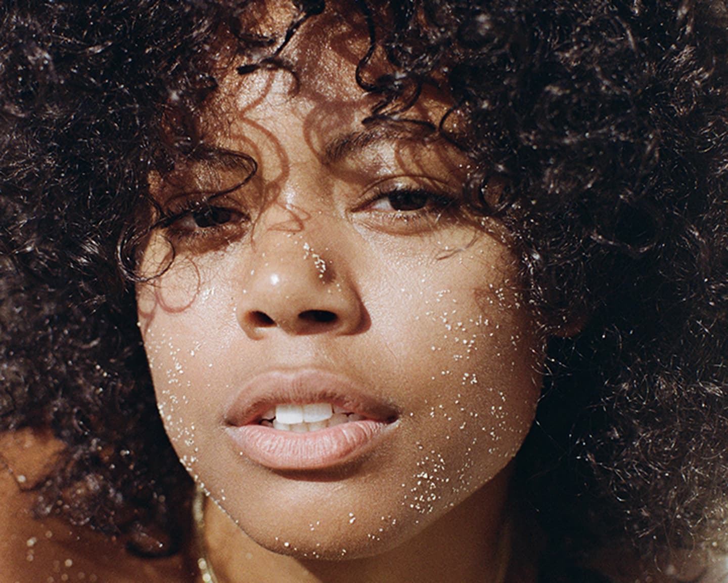 Warum der Sommer die schönste Jahreszeit ist, dass zeigt uns das Playmate...