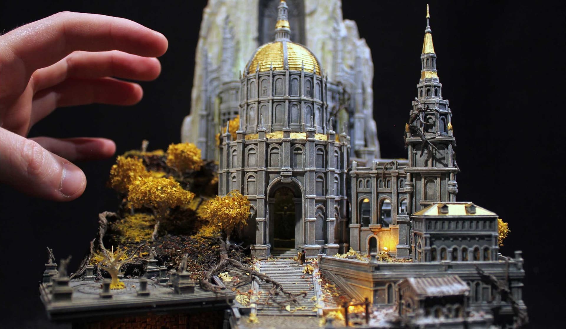 Treffen Sie den Miniaturisten, der Welten aus Papier erschafft