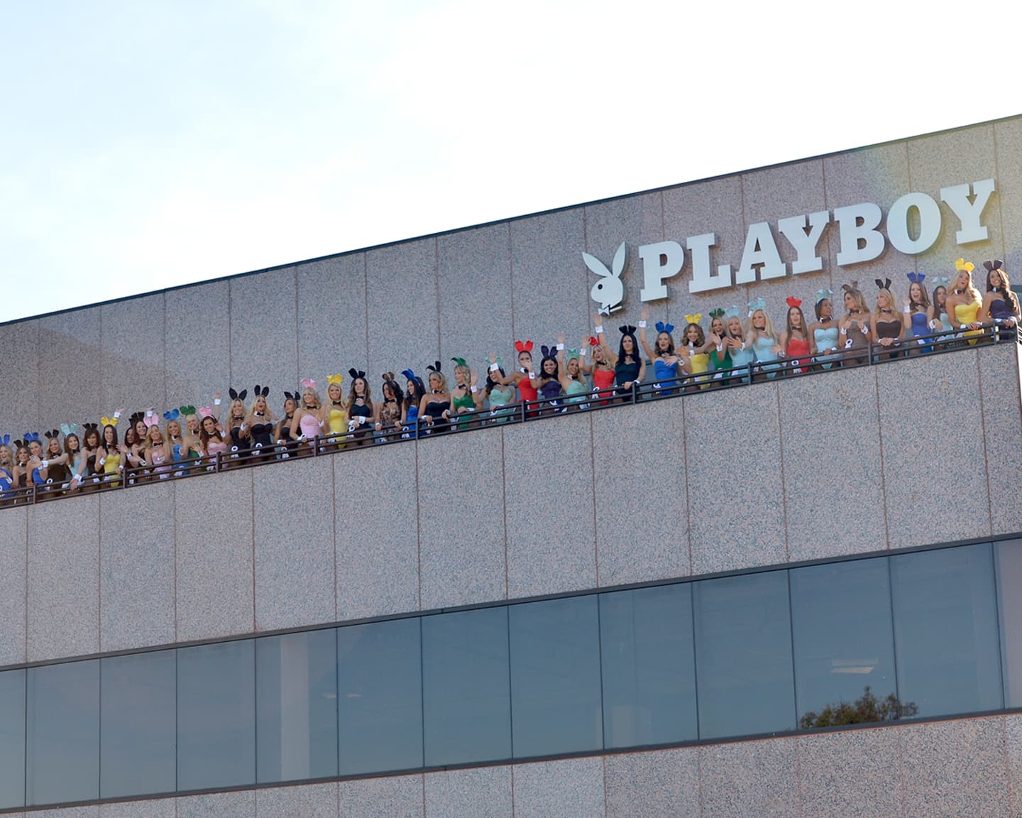 Wer kann Playboy‘s Founder zum 60. Geburtstag des Playboys besser gratulieren als...