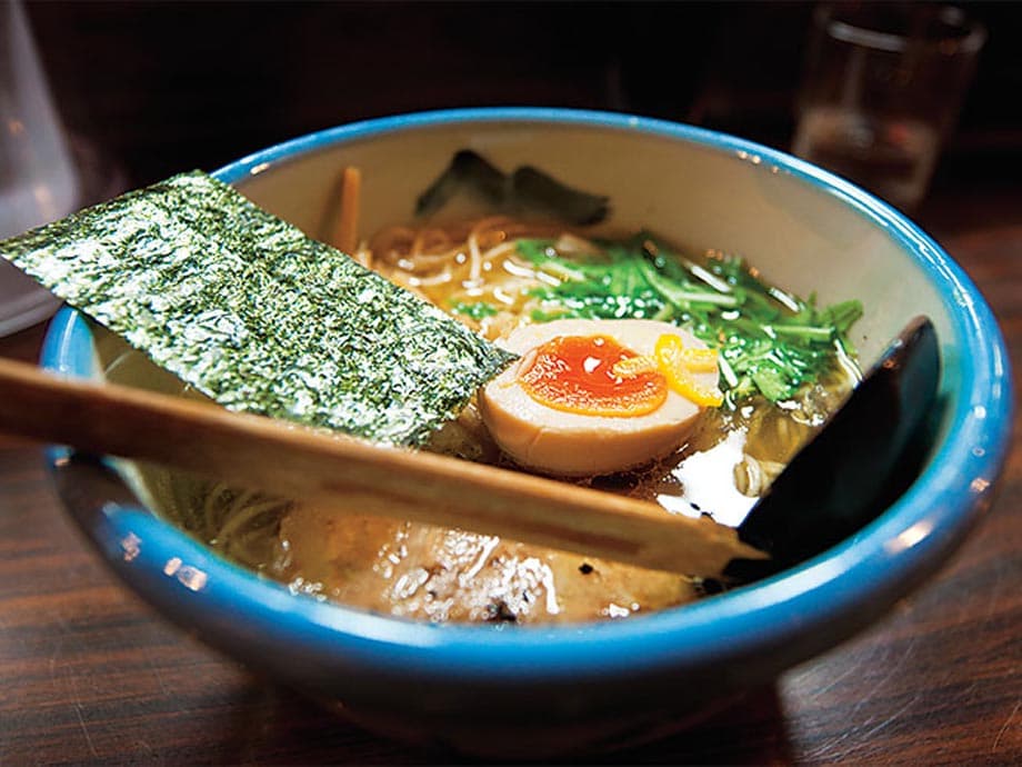 Wenn Sie in Tokio sind, vergessen Sie die schicken Bars und genießen...