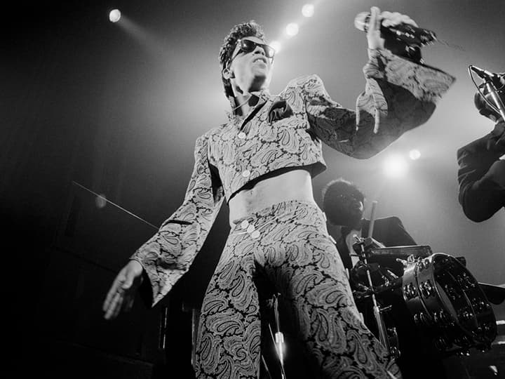 Es ist in Ordnung, auf sozialen Medien zu trauern, wenn eine berühmte...