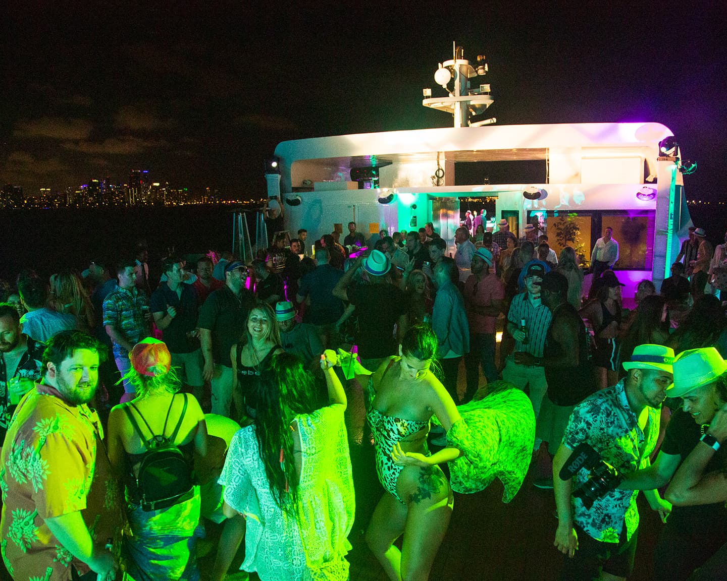 Willkommen auf der Playboy FantaSea Party zum Start der NBA PlayOffs