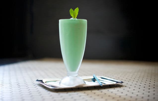 Vergiss deinen Shamrock Shake und mach stattdessen diese alkoholische Version