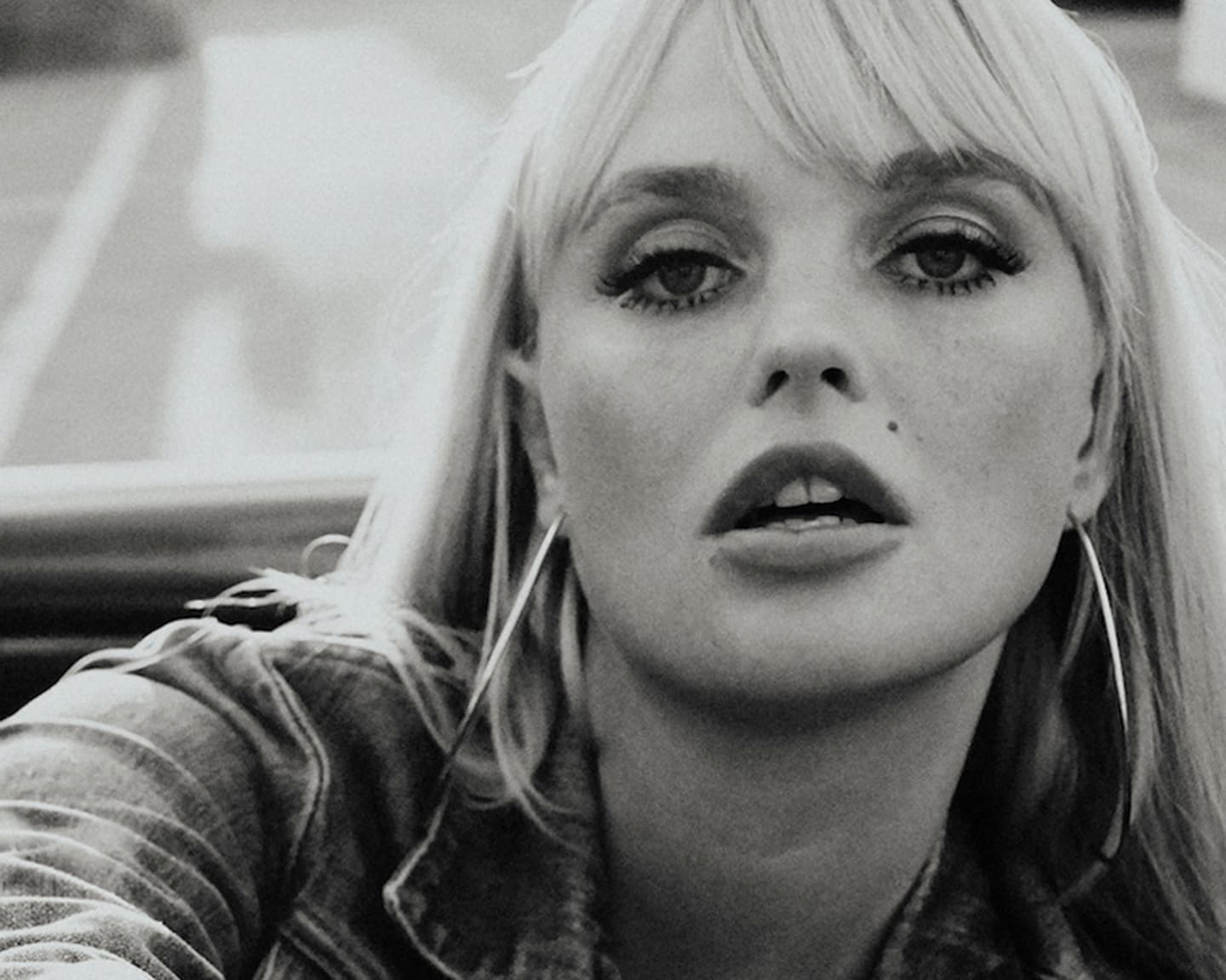 Wer GZSZ kennt, der kennt Bonnie Strange AKA Kitty Rocket. Und das...