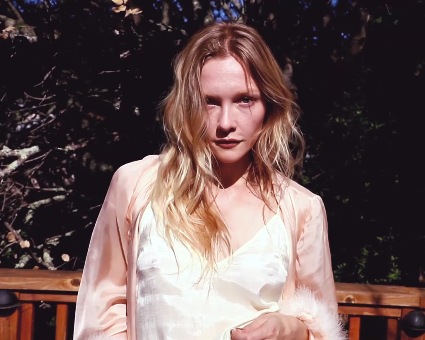 Playboy Newcomer (Alexis Carene): Newcomerin Alexis Carene sonnt sich im Morgenlicht vor...