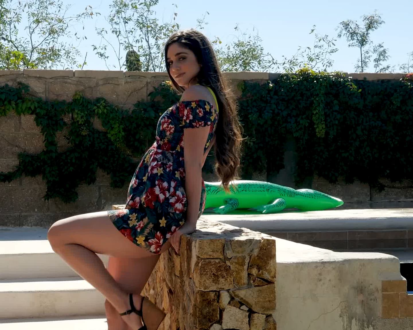 Playboy Muse (Rose): Bitte begrüßt eure wunderschöne und zauberhafte Playboy-Muse des Monats...