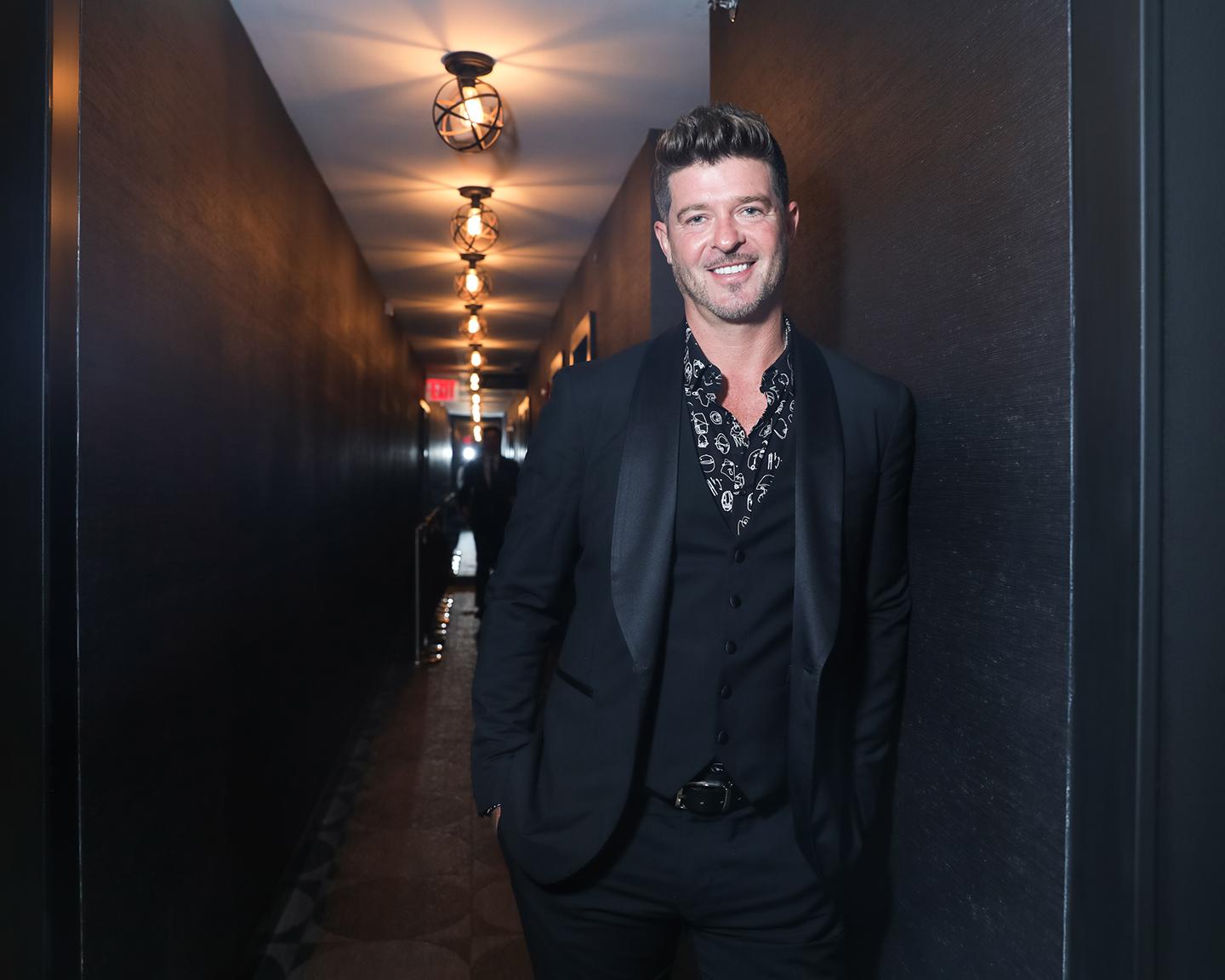 Nicht auf der Bühne, Mister Robert Thicke? Na gut, dann vielleicht später, ja?