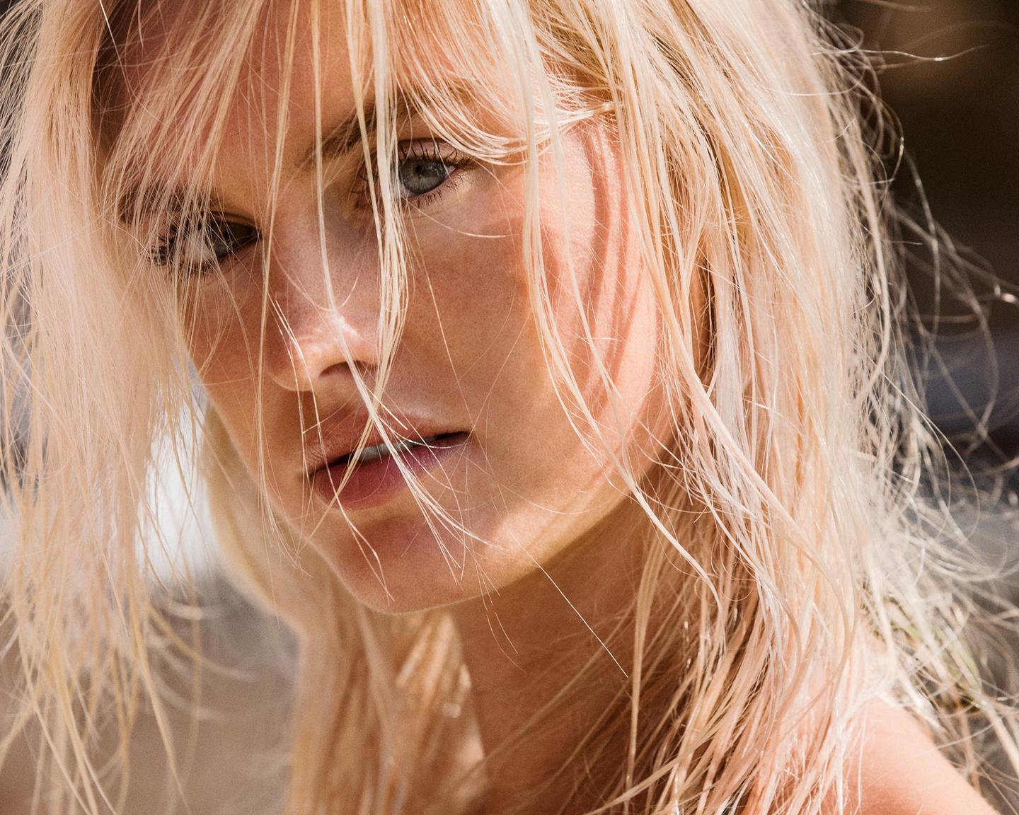 Playboy International (Alberte Valentine in Uncovered Coast): Have a pool day with the International model Alberte Valentine in this brand new gallery from the photographer, Markus Henttonen. On location of a beautiful home in sunny Sitges, Spain, Alberte poses poolside as the camera snaps away. Get to know more about Alberte Valentine right here!