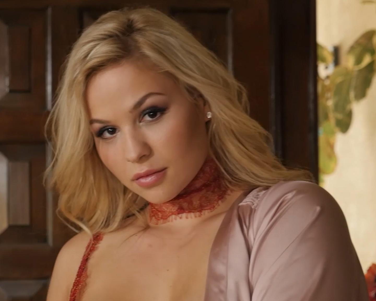 Playboy Amateur (Laura Alexis): Elegant und sexy in einem Shooting, das ist...