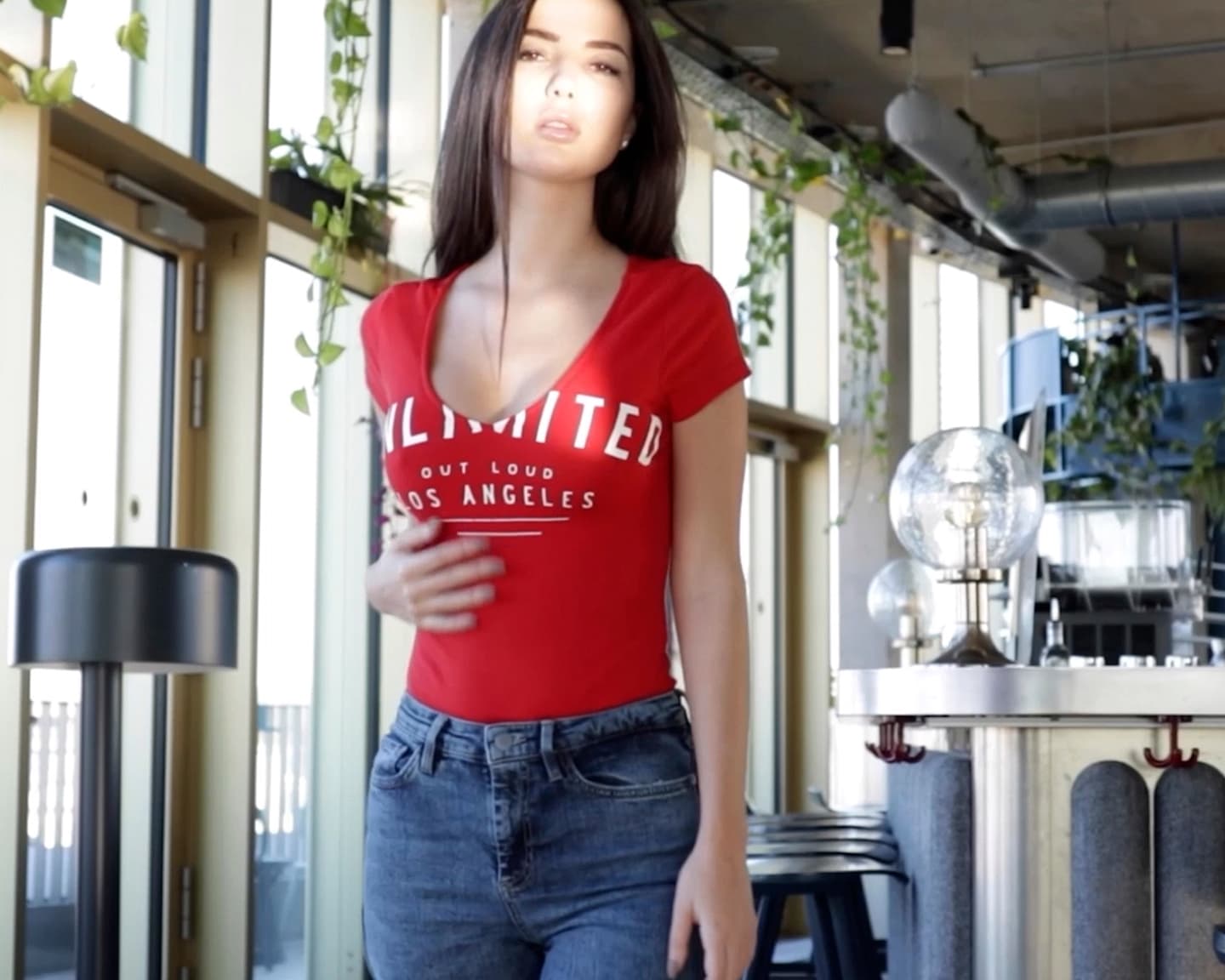 Editor's Choice (Hottest Newcomers 2021): Da sie von Anfang an so gut angekommen sind, bringen wir einige der beliebtesten Newcomer-Galerien des letzten Jahres zurück. Schauen Sie zurück auf die Debüt-Sets von Emmi, Anna Lisa, Fernanda Pacheco, Marina Nelson und Nigo im Editor's Choice Feature dieser Woche. Sehen Sie sich in Kürze weitere Editor's Choice-Feature wie diese hier an.