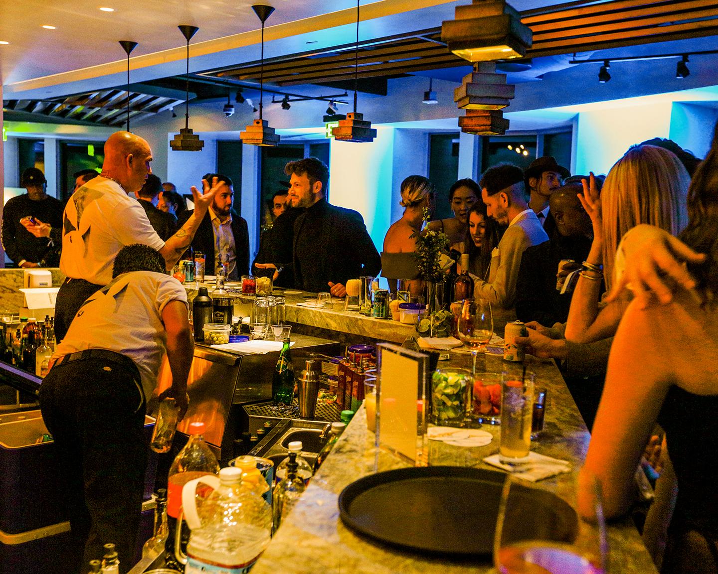 Playboy lädt zu "Creatives for Climate" und da heißt es neben Kunst & Klimaschutz eben auch mal den einen oder anderen Cocktails genießen zu können