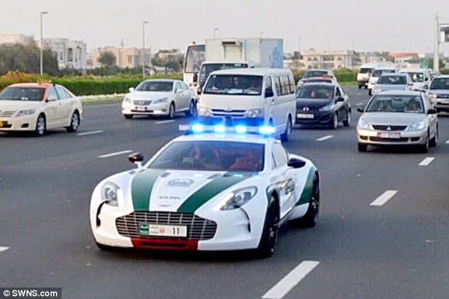 Die Polizei in Dubai hat die kränkste Flotte von Polizeiautos der Welt