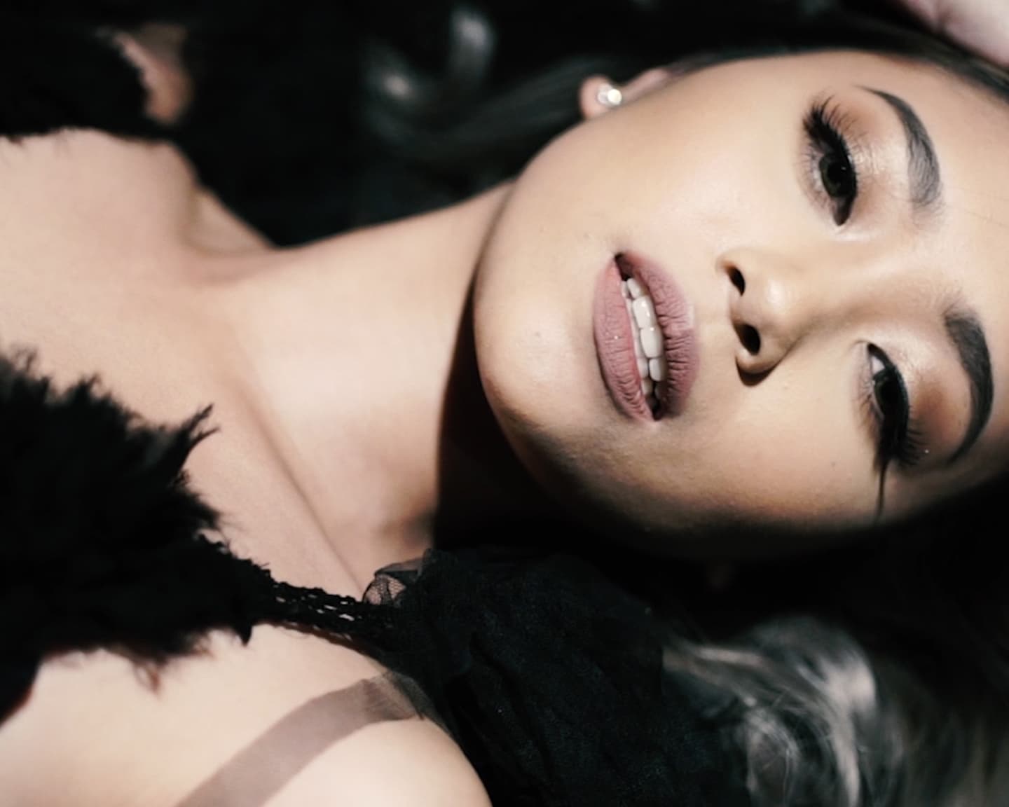 Playboy Playmate (Racyann Oliva): Im Winter von November bis Dezember zeigt Playboy...