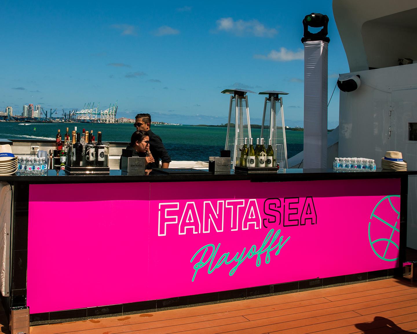 Auch der Wettergott zeigt sich gnädig bei der FantaSea PlayOffs Party von Playboy... Sonnenschein, so weit das Auge reicht!