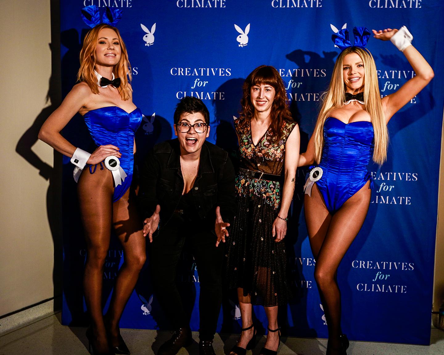 Für den Klimaschutz engagieren sich nicht nur Künstler aus aller Welt (so z.B. Victoria Fuller, 2.v.r.) sondern auch Playboy bietet mit "Creatives for Climate" eine ganz phantastische Bühne dafür!