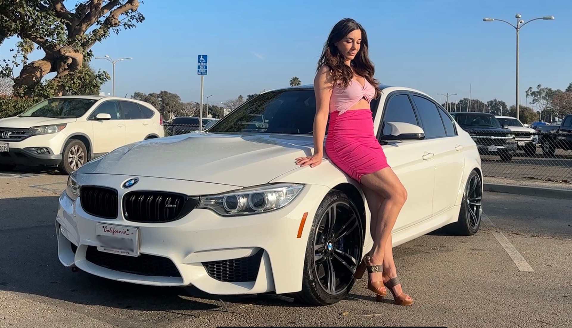 Rebecca Adam liebt die Kraft und Kontrolle ihres BMW M3