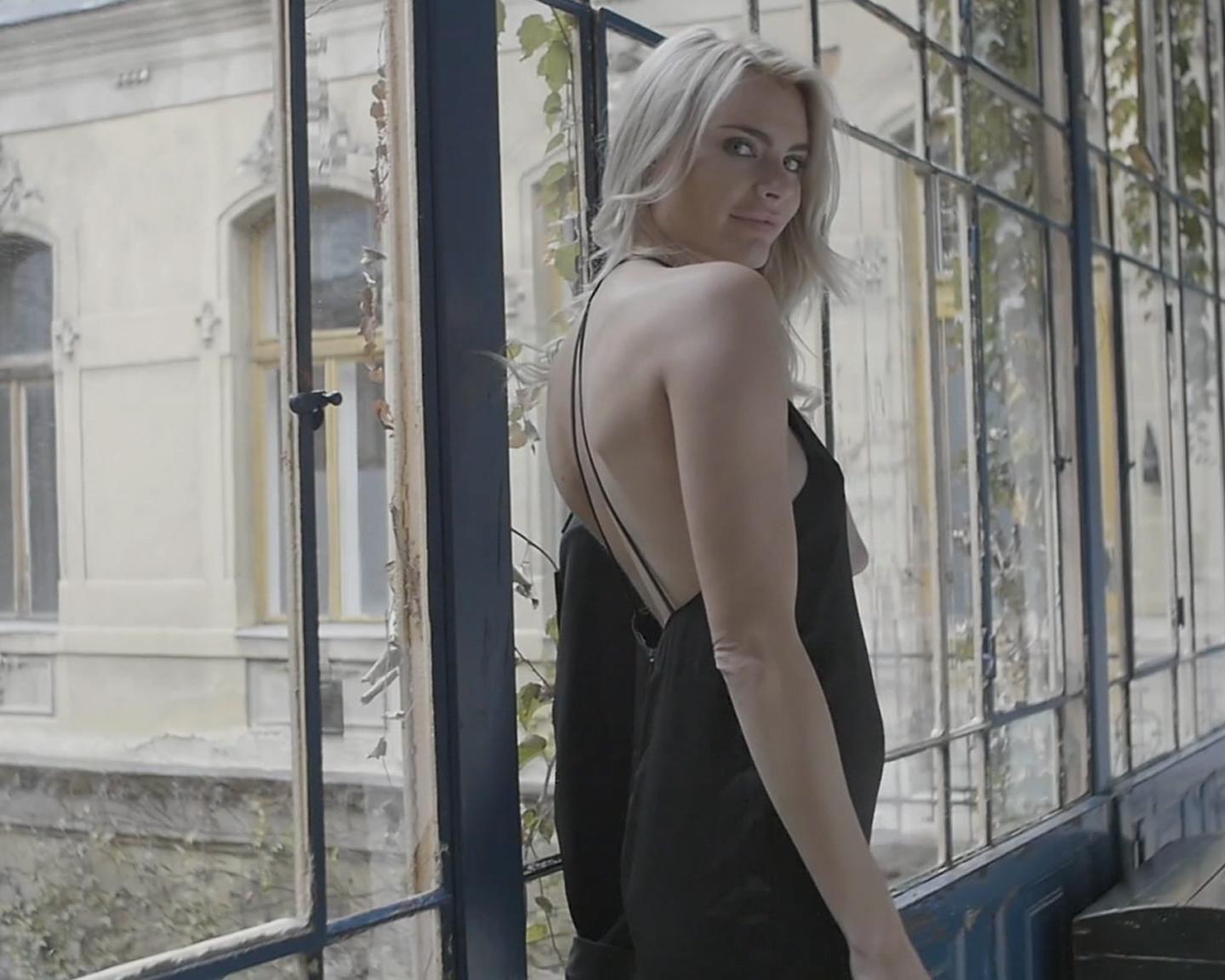 Playboy Newcomer (Miky Muse): Sexy Miky liebt Neuanfänge, besonders wenn es um...