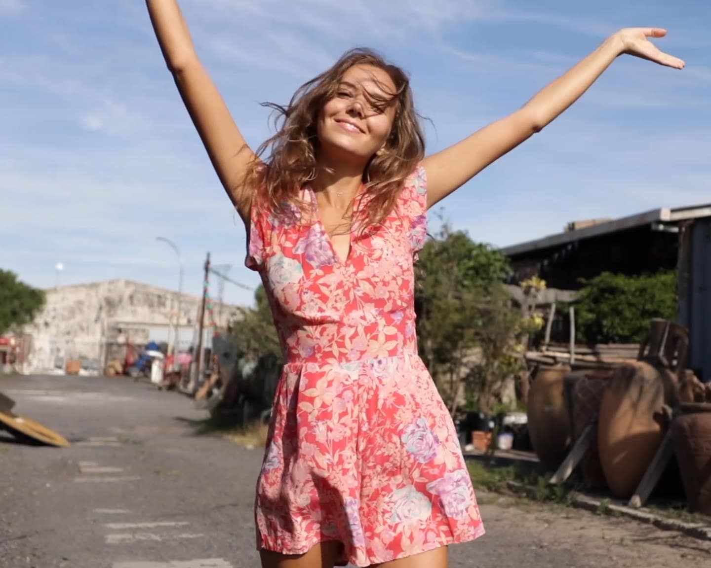 Playboy International (Katya Clover): Die eine unter Millionen! Katya, ein atemberaubendes Model von der russischen Insel Sachalin, lächelnd, schön und völlig frei(zügig).