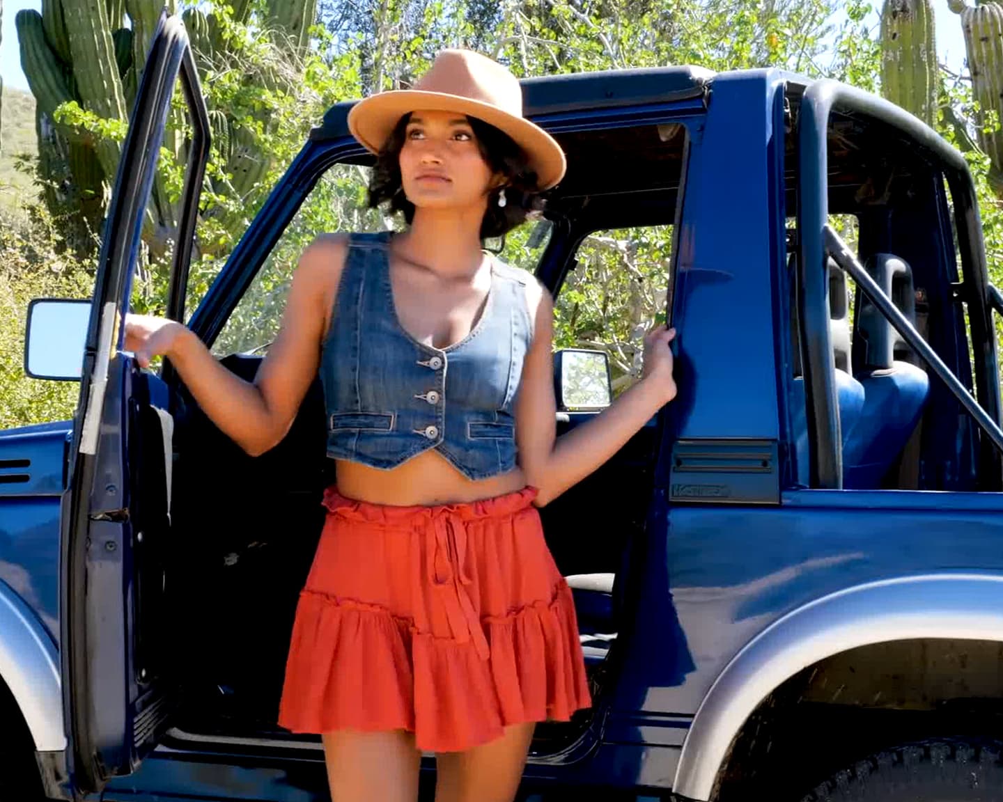 Playboy Muse (Angel Constance): Vor Ort im schönen, heißen Mexiko, genießt unsere...