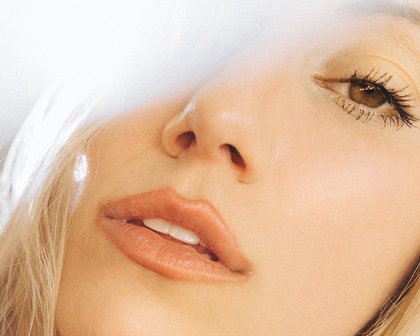 Danielle Krivak ist wirklich eine Frau aus Fleisch und Blut und keine...