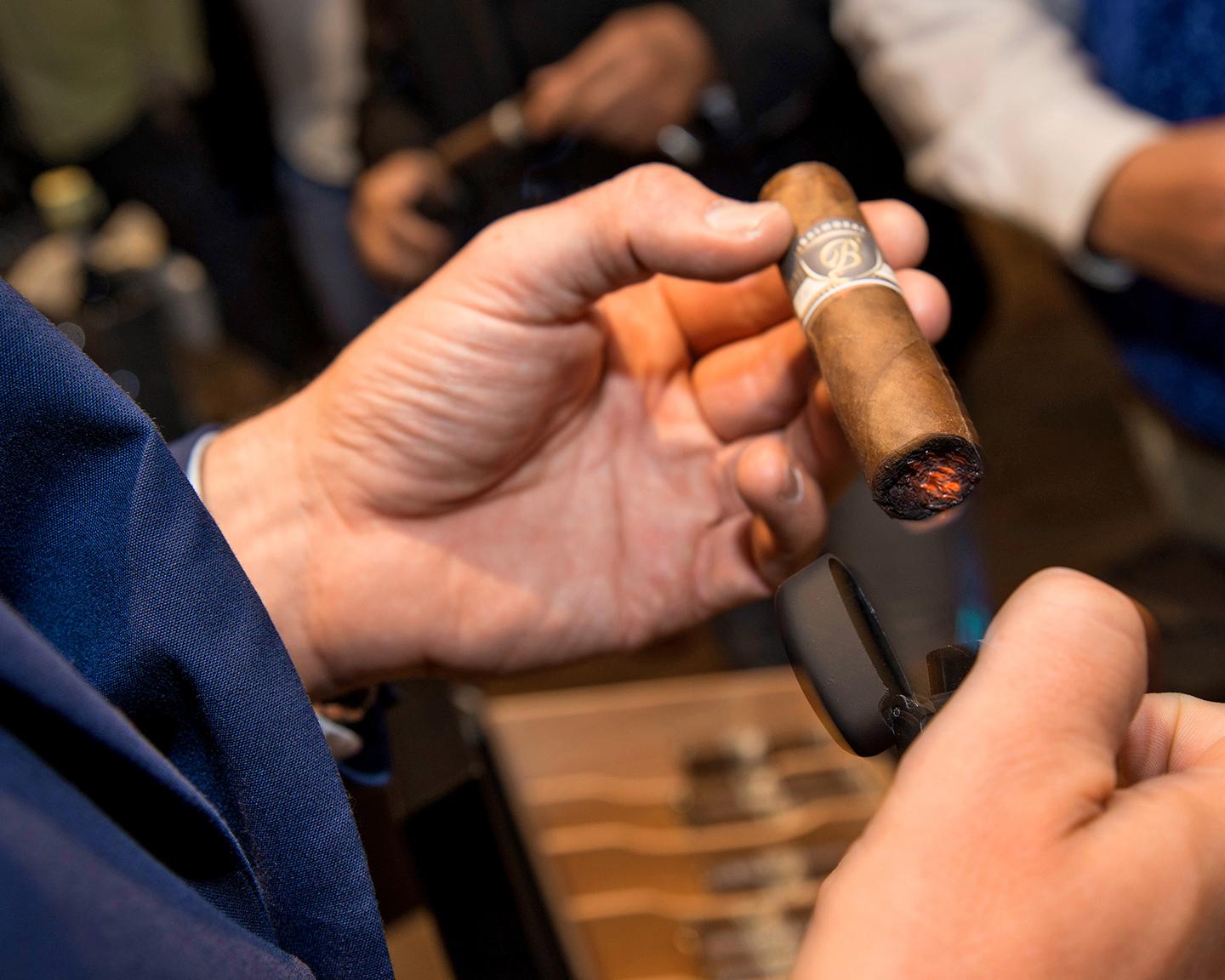 Zum Playboy Gentlemens Weekend passt natürlich hervoragend der eine oder andere edle Räucherstängel