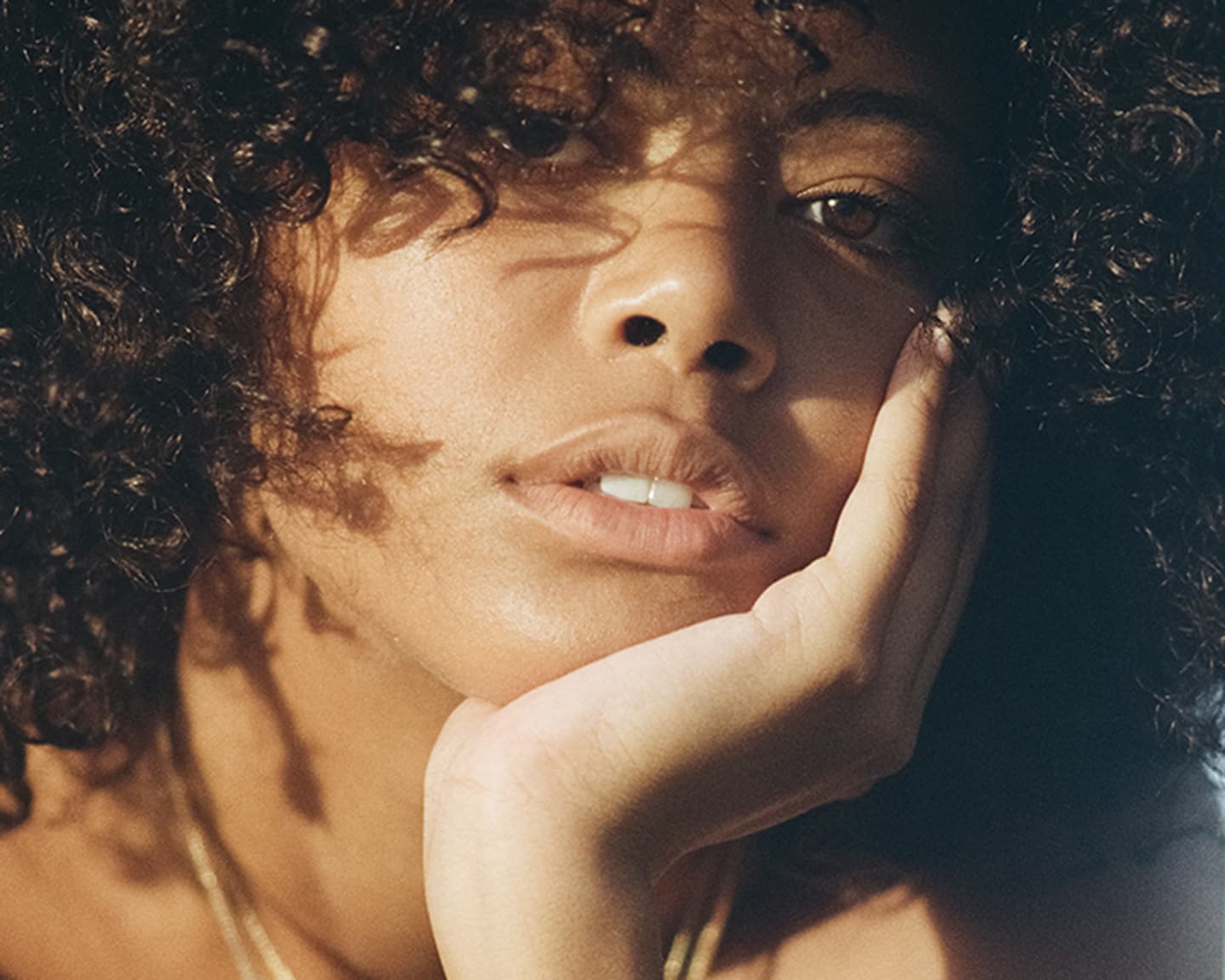 Es ist Sommer und wir fahren mit dem Playmate des Monats April...