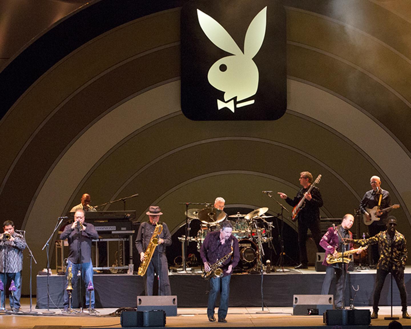 Alle Künstler von der legendären Band Tower of Power auf der Bühne beim Playboy Jazz Festival 2018 in Los Angeles
