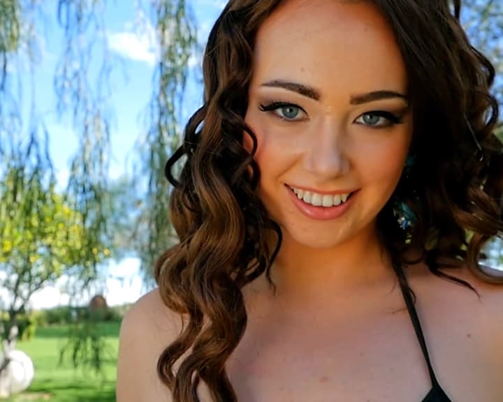 Playboy International (Rebecca Bailey): Das Feuer Spaniens hat unsere sexy Rebecca aber...