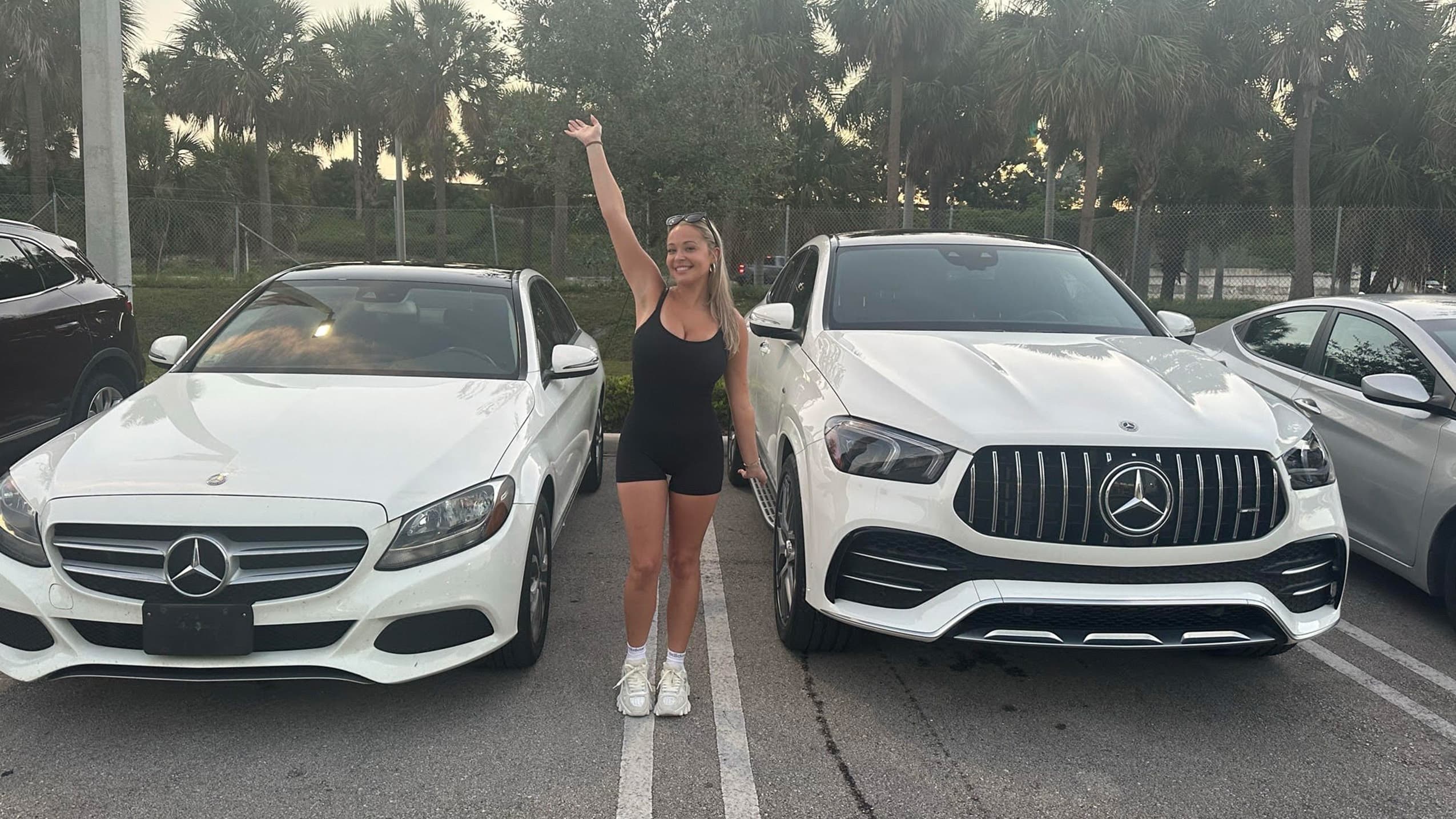 Kylie Hammonds, langsam und gleichmäßig in ihrem Mercedes-Benz GLE